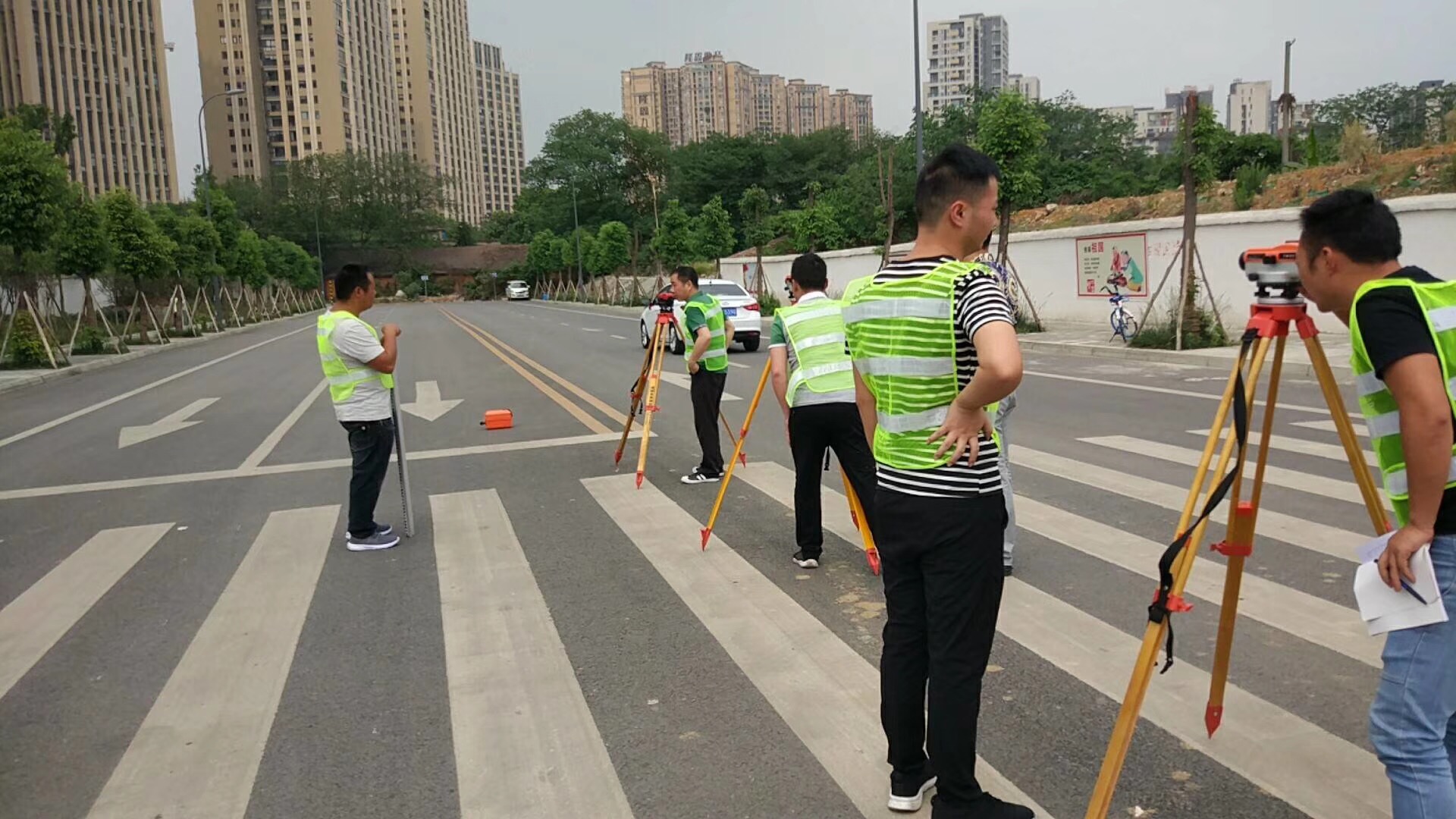 市政資料員的崗位要求有哪些？--資料員必須具有市政工程相關(guān)專業(yè)中等專業(yè)以上的文化程度，具有定的文書處理能力。??